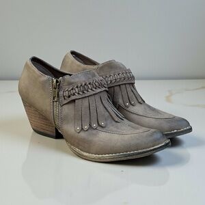 Very Volatile “Finlandia” Western-style Pointed Toe Fringe Bootie Sz 7